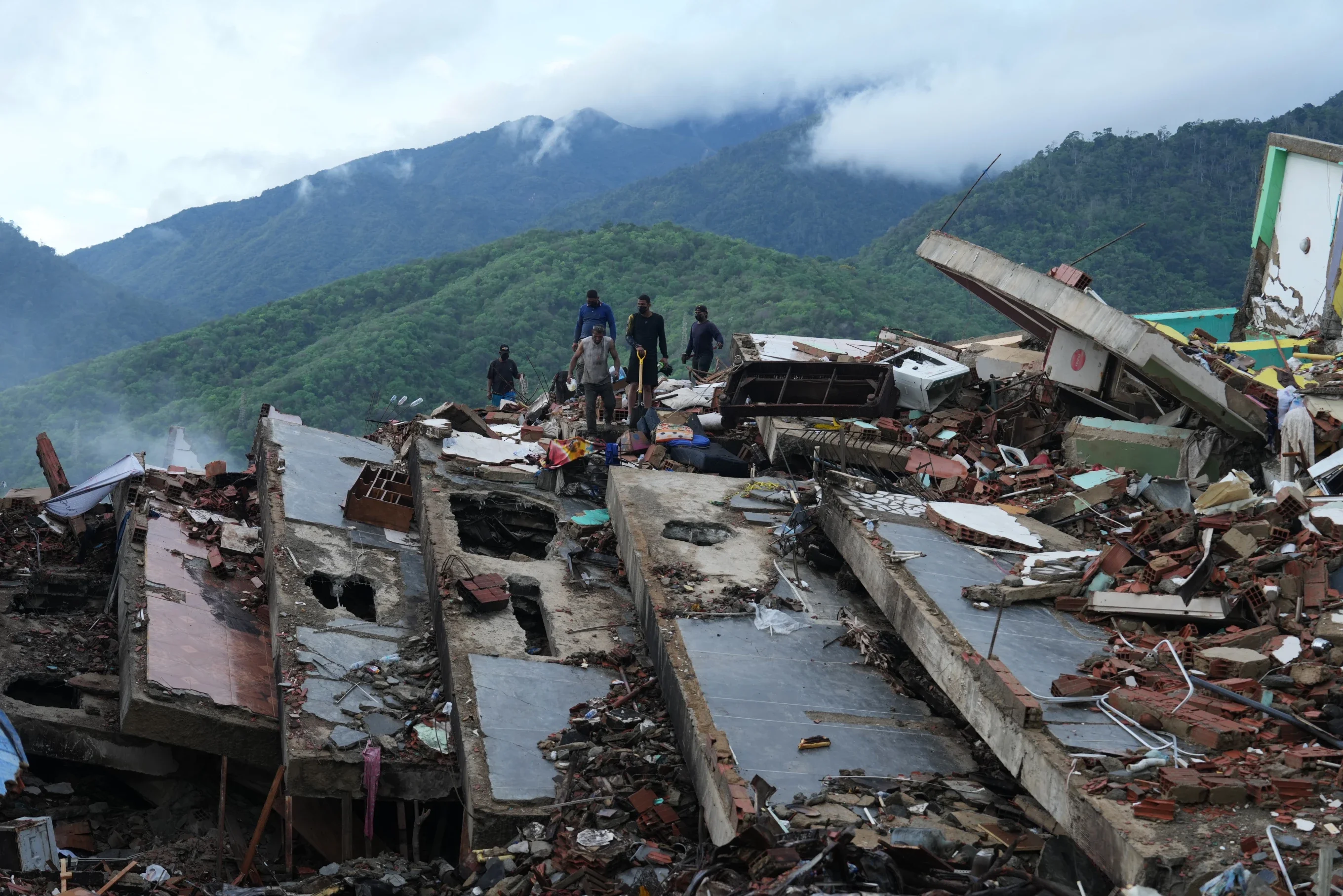 Earthquake aftermath in Venezuela — June 30 · Ariana Cubillos / AP